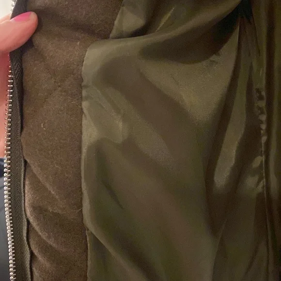 olive Green vest with detachable hood - Picture 6 of 6